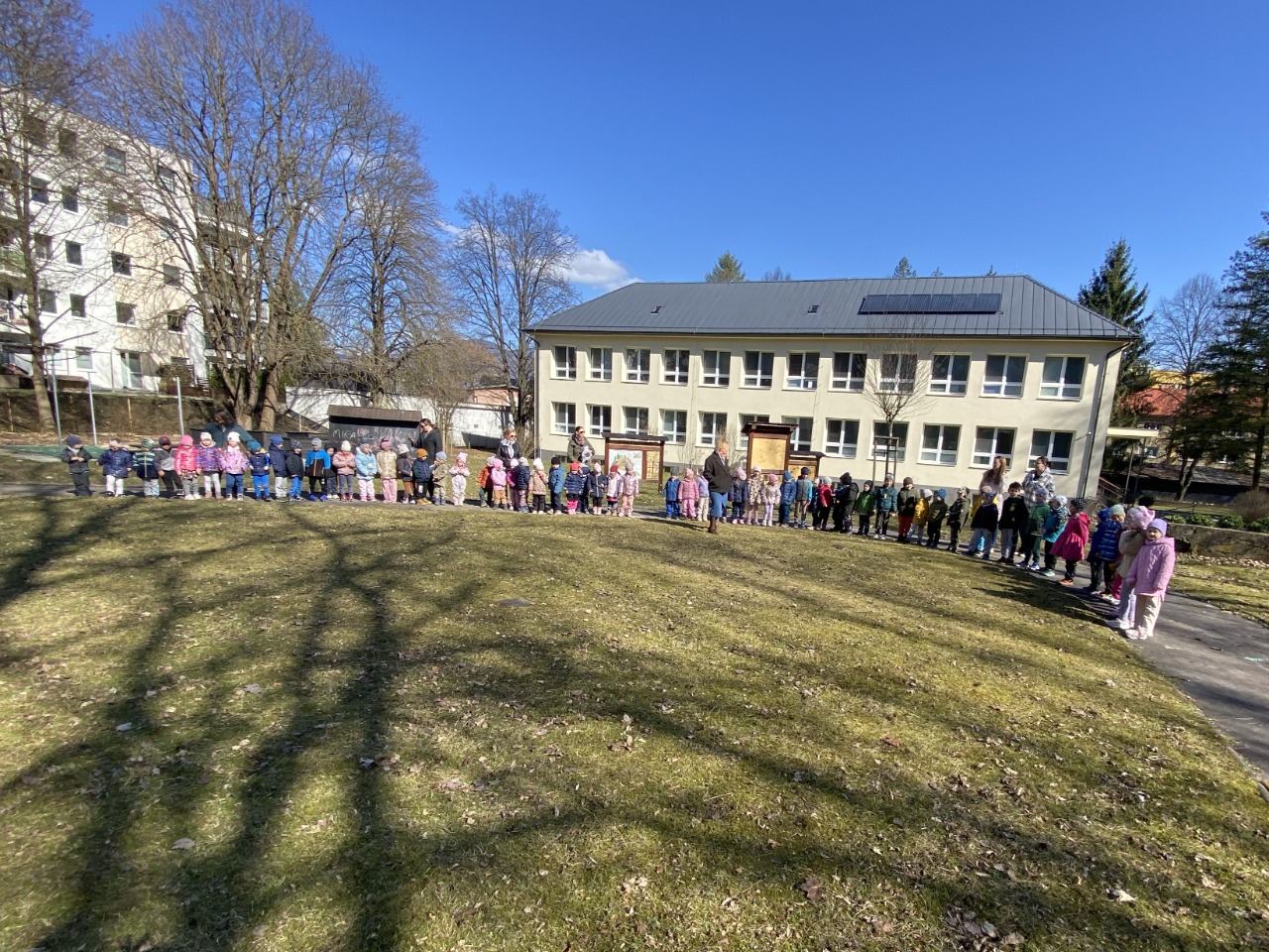Vítanie jari - odomknutie záhrady zo zimného spánku spojené s vynášaním Moreny do Hrona